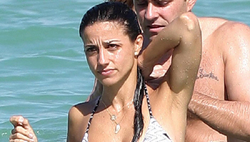 shoshanna-lonstein-cleavage-bikini-header