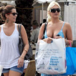 brooke-hogan-cleavage-shopping1