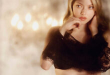Amanda Seyfried, black lingerie, Chloe