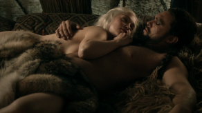 Emilia Clarke, Jason Momoa, Game of Thrones, Lord Snow, 01