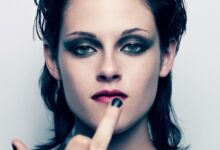 Kristen Stewart Middle Finger