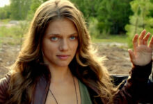 Tracy Spiridakos Revolution
