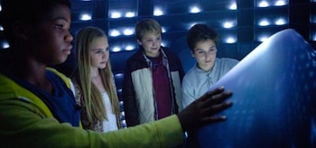 EARTH TO ECHO (2014) Movie Trailer: Kids Protect Found-Footage Alien ...