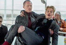 Paul Bettany carrying Johnny Depp Mortdecai