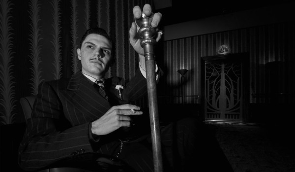 evan-peters-american-horror-story-chutes-and-ladders-01-600x350