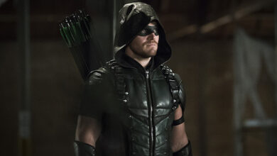 Stephen Amell Arrow Legends of Yesterday