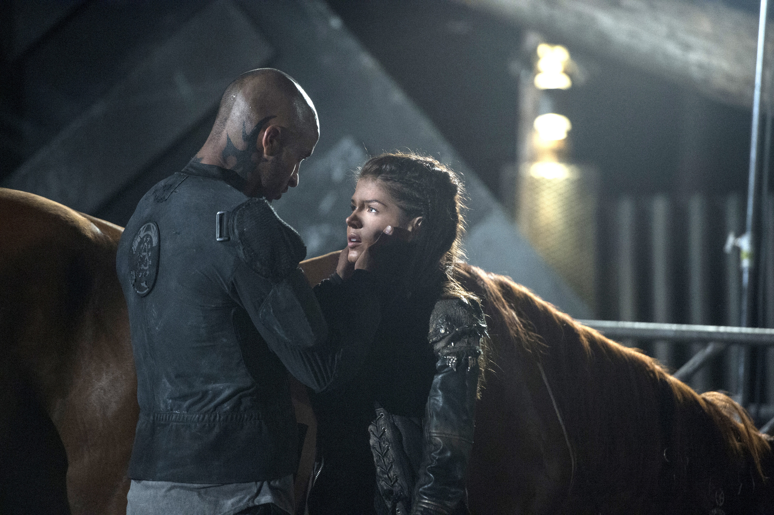 Marie Avgeropoulos Ricky Whittle The 100 Wanheda Part 1