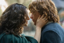 Caitriona Balfe Sam Heughan Outlander Through a Glass, Darkly