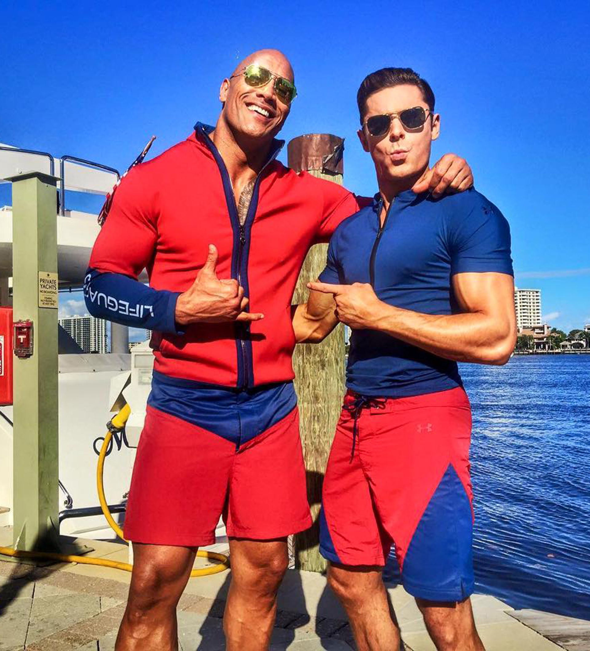 Photo Dédicacée De Dwayne Johnson Baywatch - Support 25.4x20.3 Cm Prêt à Encadrer
