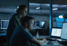 Amy Adams Jeremy Renner Arrival