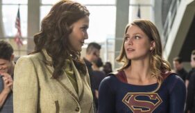 Lynda Carter Melissa Benoist Welcome to Earth Supergirl