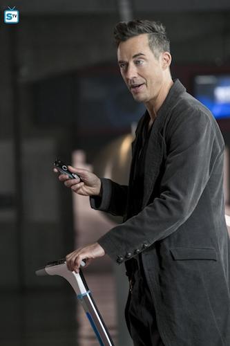 Tom Cavanagh Borrowing Problems From The Future The Flash