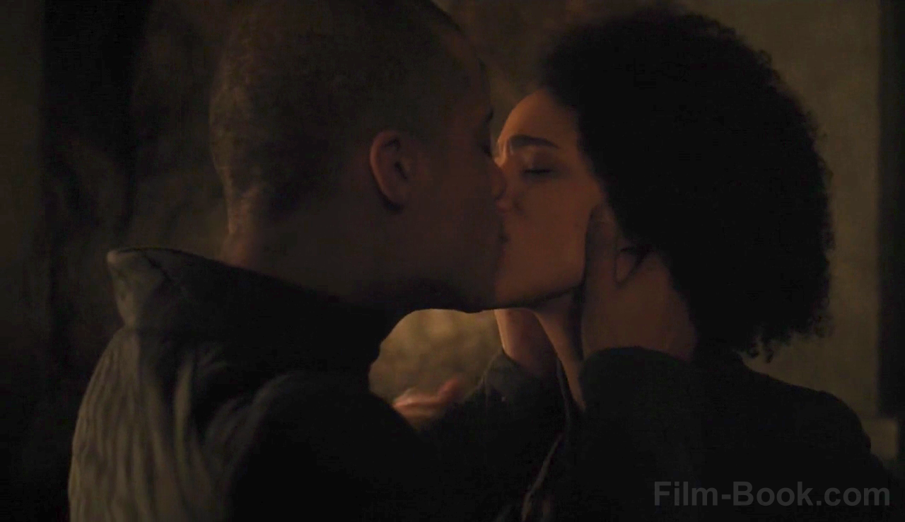 Jacob Anderson Nathalie Emmanuel Kissing Game of Thrones Stormborn