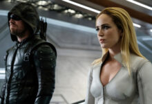 Stephen Amell Caity Lotz Legends Of Tomorrow