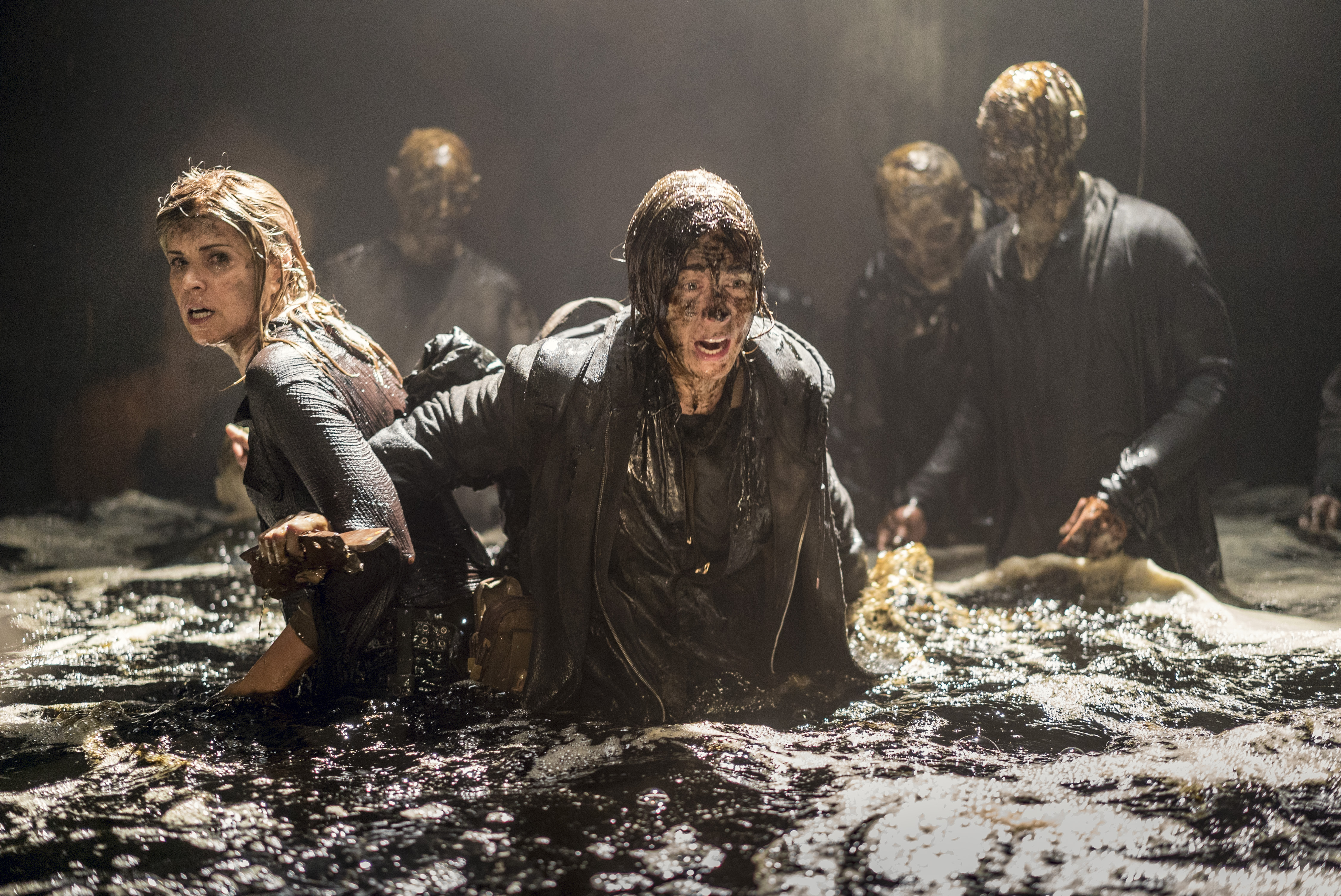 Jenna Elfman Kim Dickens Fear the Walking Dead Season 4 Episode 2