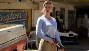 Betty Gilpin The Hunt 02