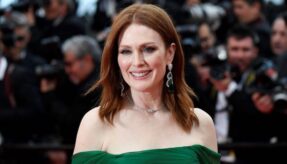 Julianne Moore Green Dress And Paparazzi 01