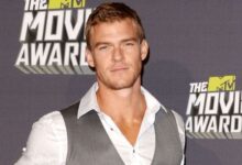 Alan Ritchson The Mtv Movie Awards Red Carpet