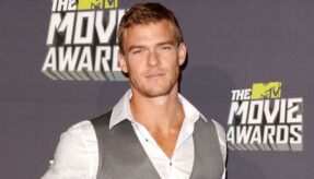 Alan Ritchson The Mtv Movie Awards Red Carpet