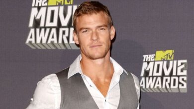 Alan Ritchson The Mtv Movie Awards Red Carpet