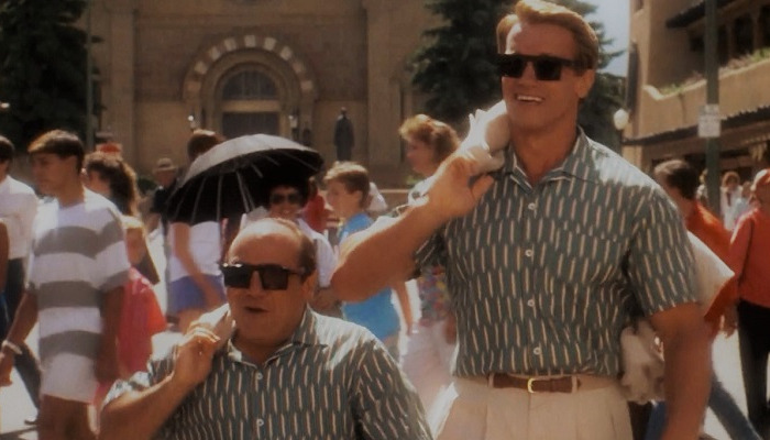 TRIPLETS: Arnold Schwarzenegger and Danny DeVito To Reunite in Sequel to TWINS | FilmBook