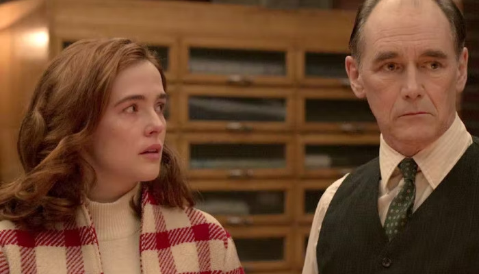 Zoey Deutch Mark Rylance The Outfit