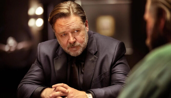 Visage de poker de Russell Crowe