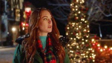 Lindsay Lohan Falling For Christmas