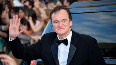 Quentin Tarantino Waving