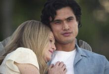 Julianne Moore Charles Melton May December