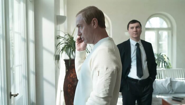 Paul Dano Jude Law On The Phone The Wizard Of The Kremlin