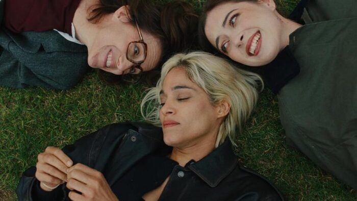 Filmkritik: NUR DAS, WAS WIR TRAGEN: Der Film von Jamie Adams ist ein berührender, aber dennoch subtiler Blick auf menschliche Verbindungen [Tribeca 2026]